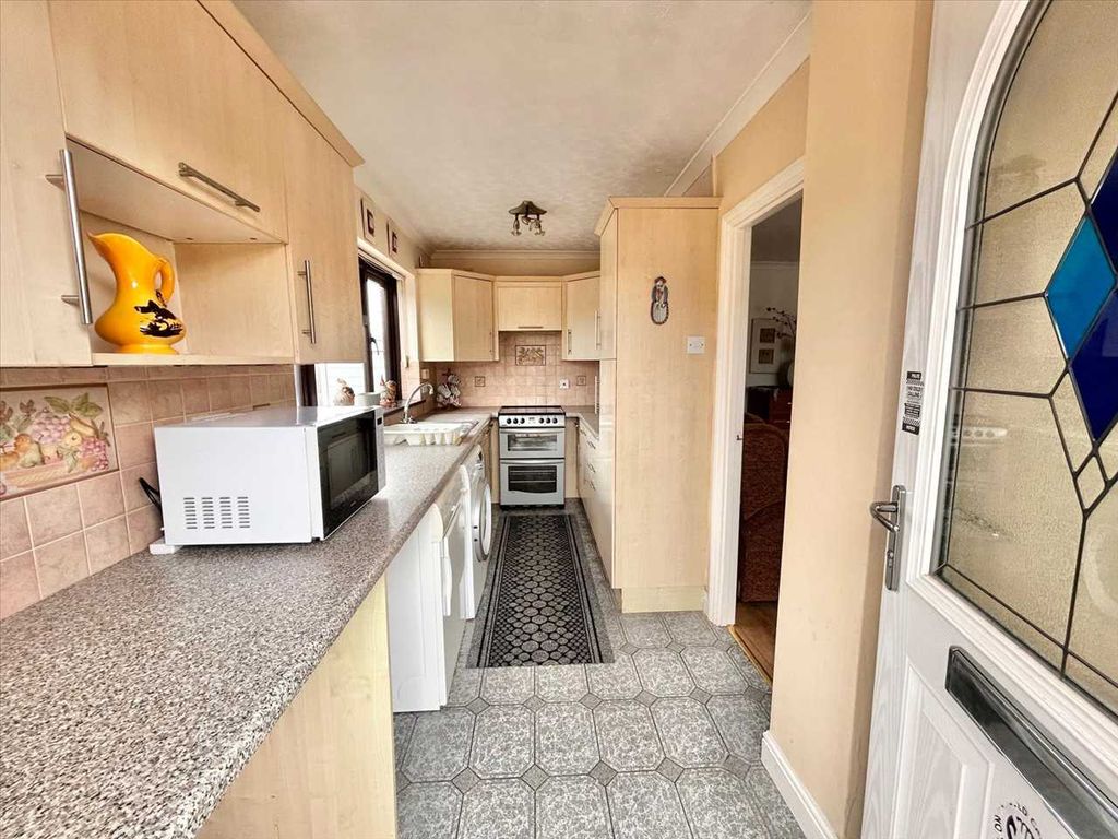 Property photo 3 of 27 Kitchen