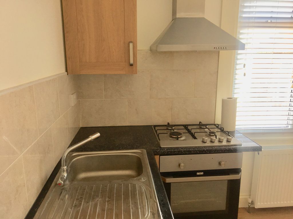 Property photo 1 of 5 Studio For Rent