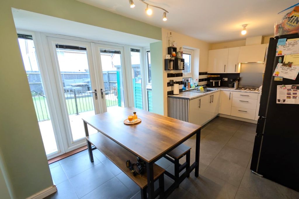 Property photo 2 of 22