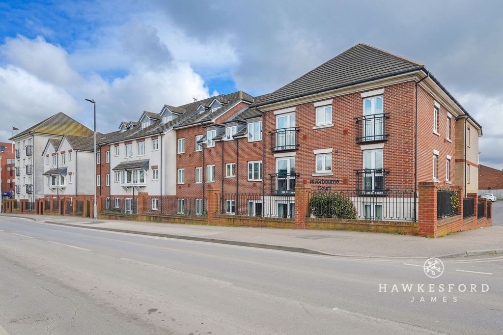 Property photo 1 of 16 Riverbourne Court - Front