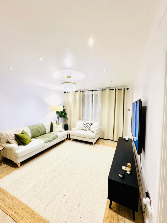 Property photo 3 of 18 Gallery