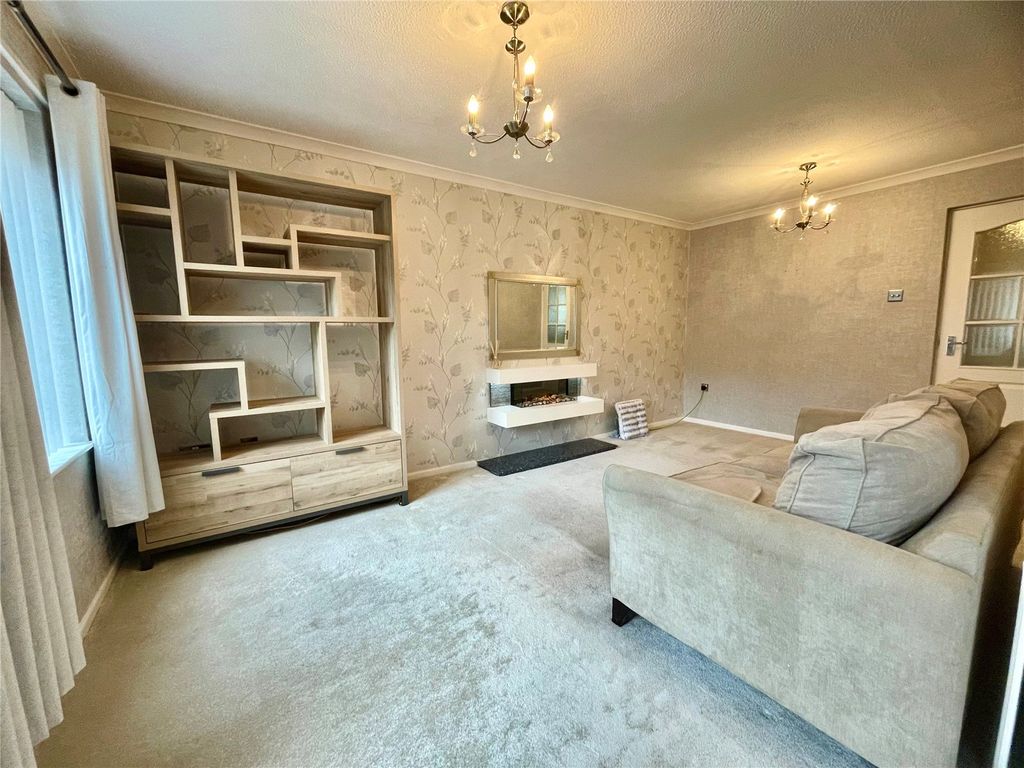 Property photo 2 of 17 Lounge