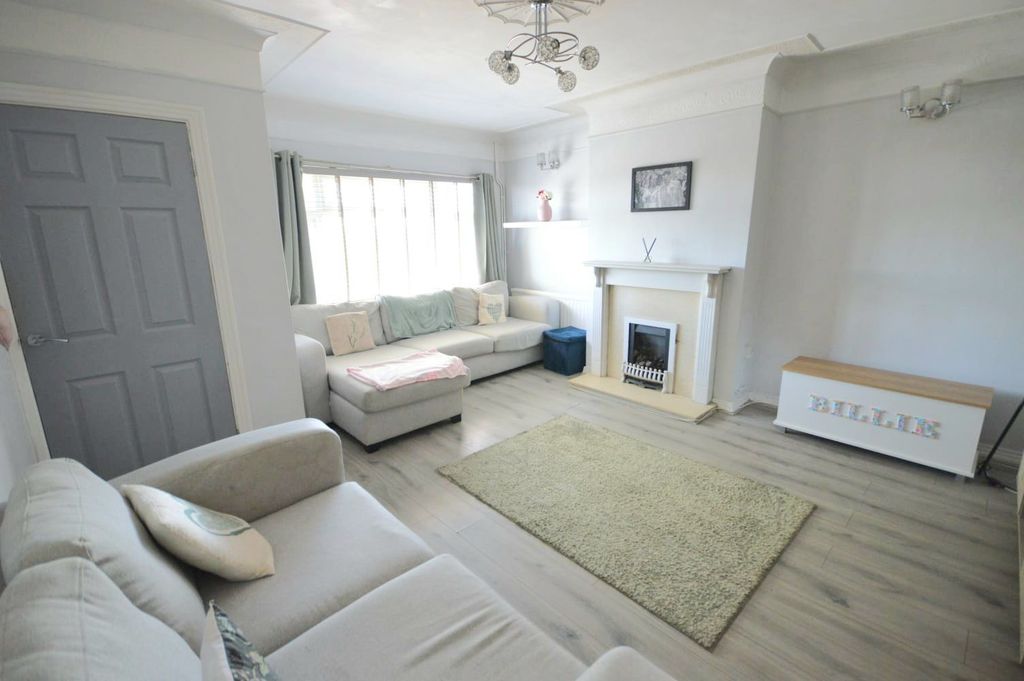 Property photo 3 of 22