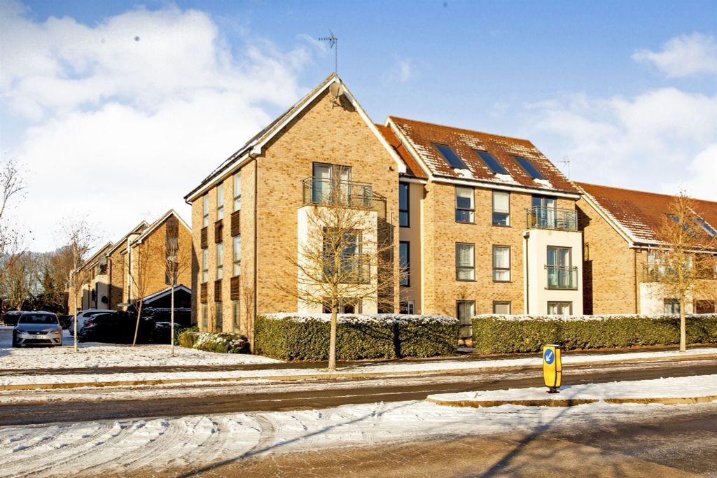 2 bed flat for sale High Cross
