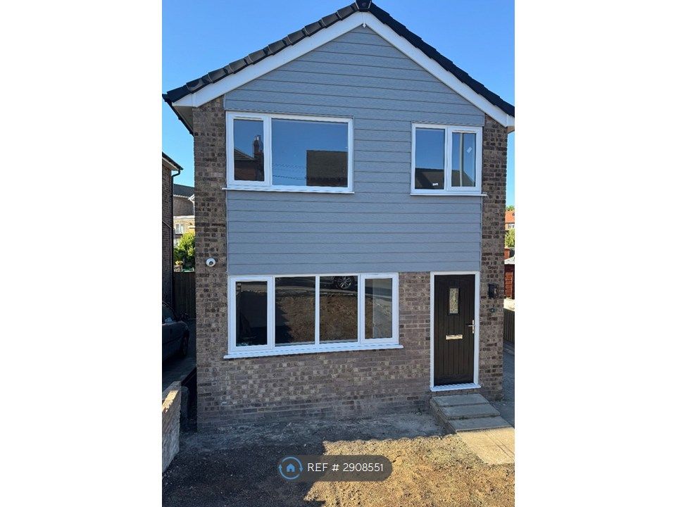 Property photo 1 of 11 House Front