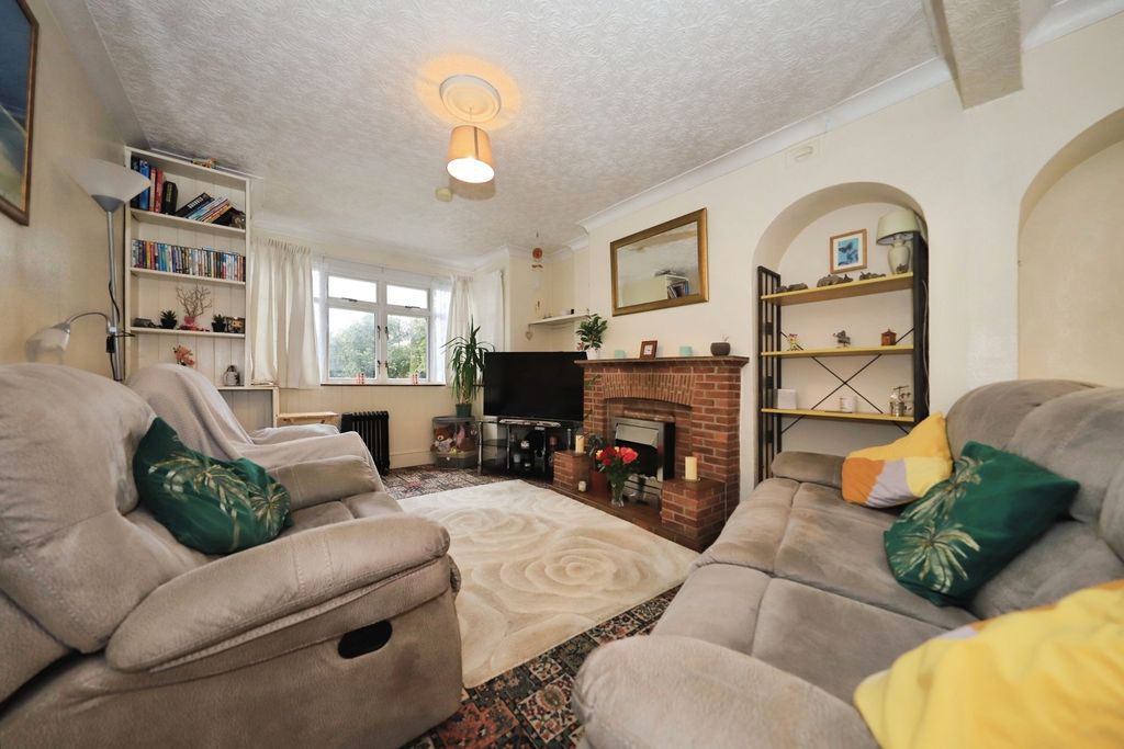 Property photo 2 of 17 Photo