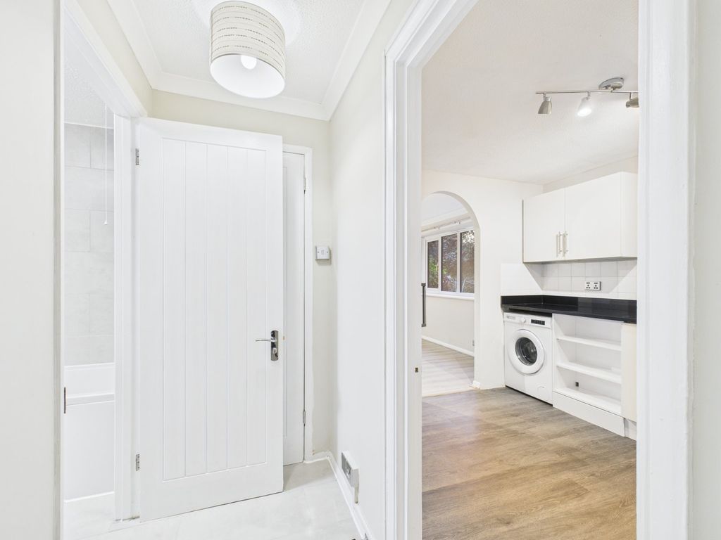 Property photo 2 of 16 Hallway