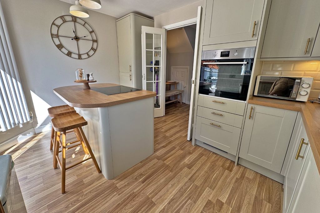 Property photo 3 of 11 4474876