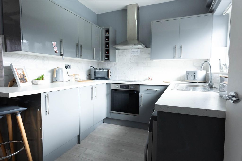 Property photo 3 of 18 Kitchen.Jpg