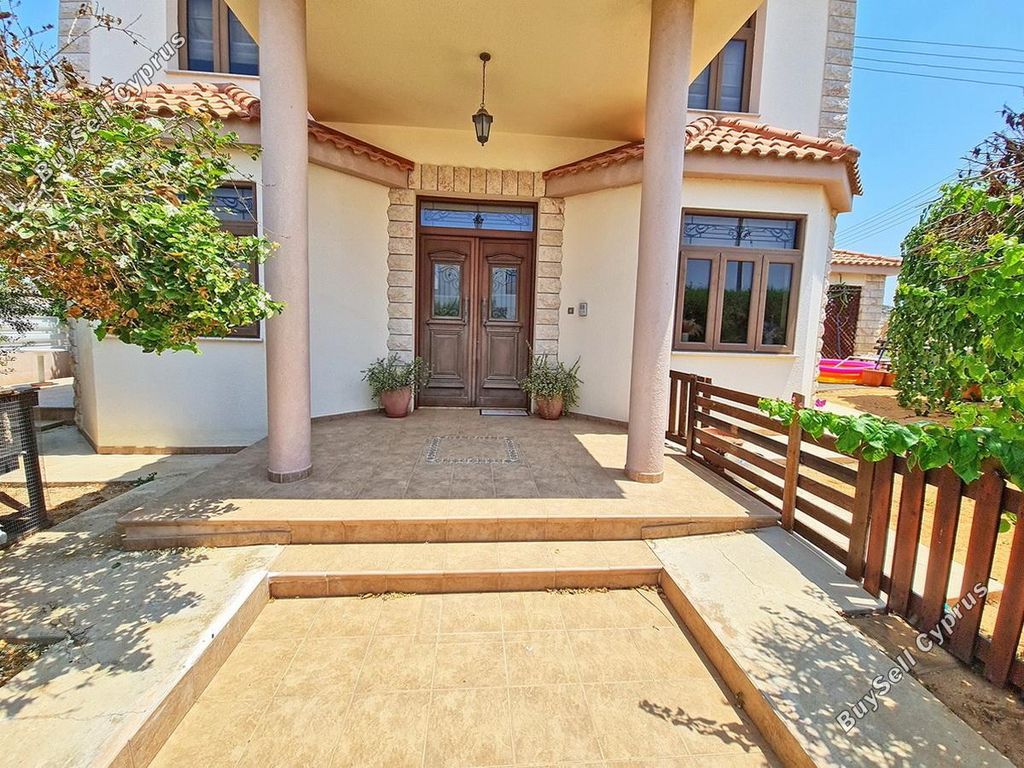 Property photo 2 of 26