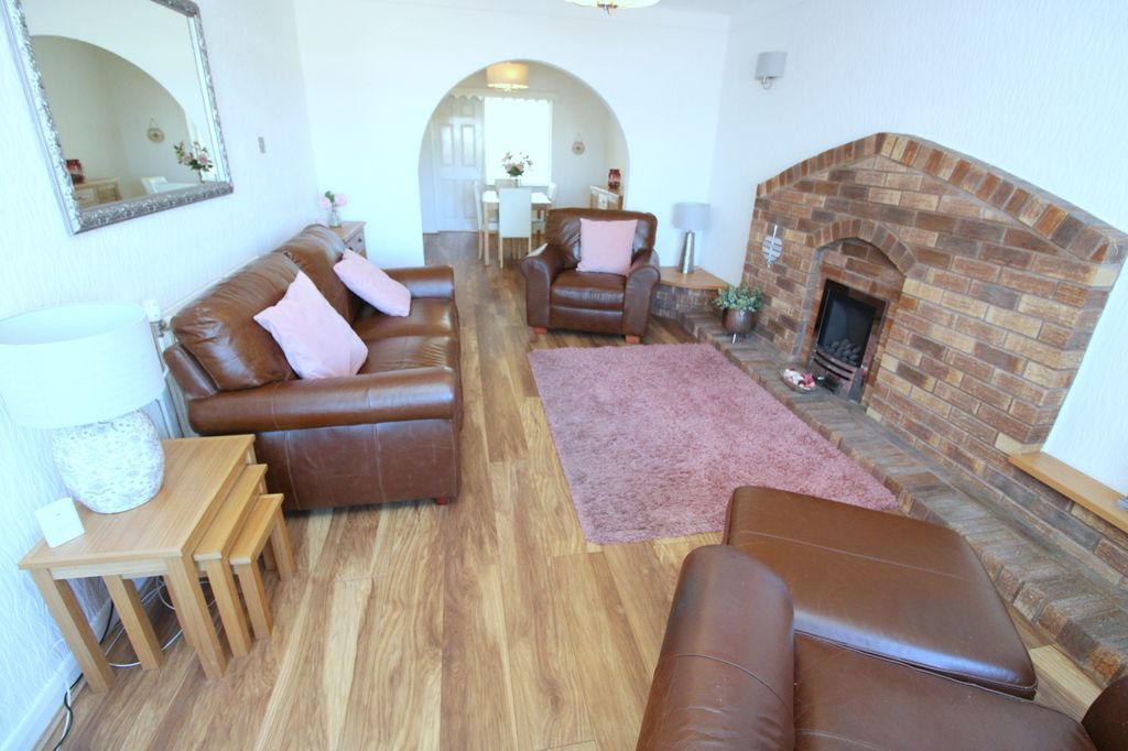 Property photo 2 of 25