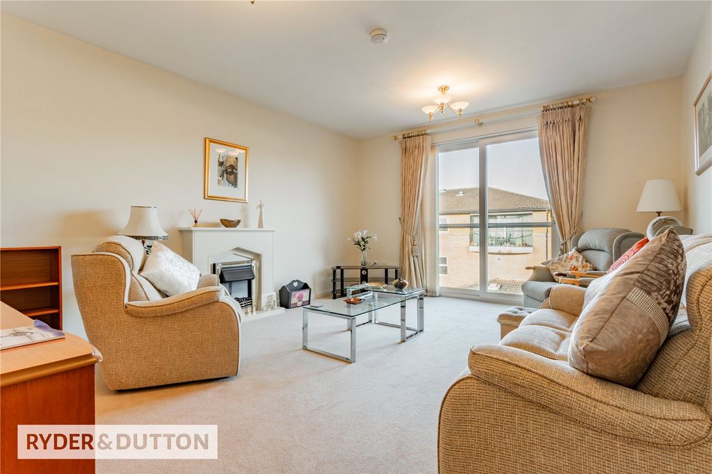 Property photo 2 of 23 Lounge