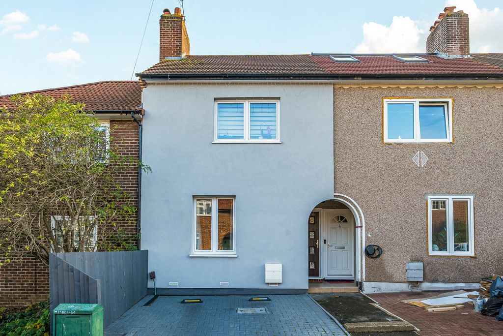 Property photo 1 of 12 External