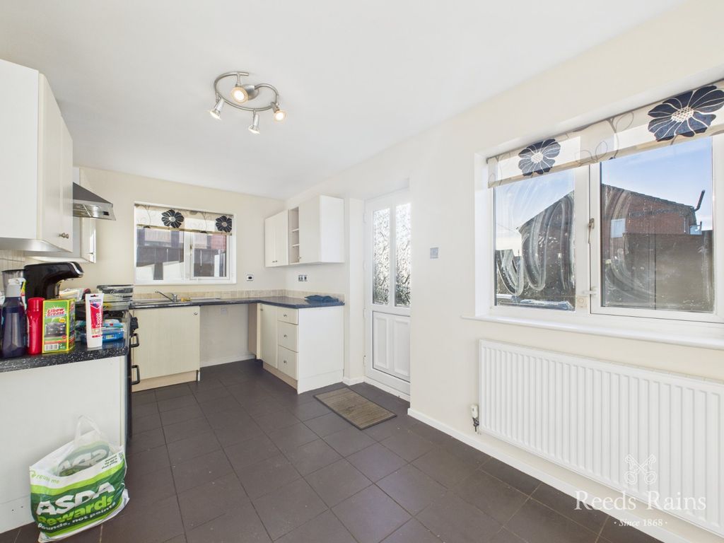 Property photo 3 of 17 Kitchen/Dining Room