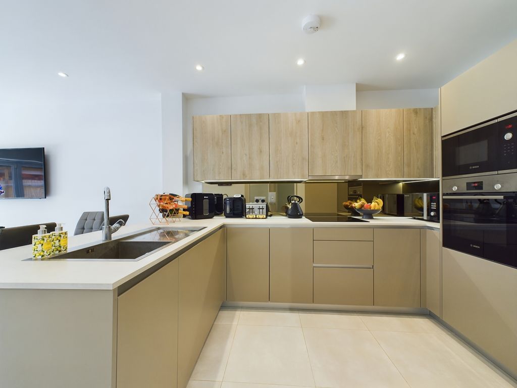 Property photo 2 of 19 Cam02136G0-Pr0018-Still015