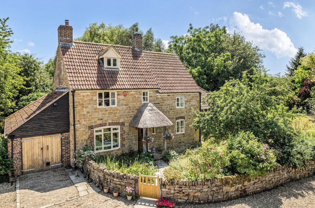 Property photo 1 of 33 1488463-1-6A56670...