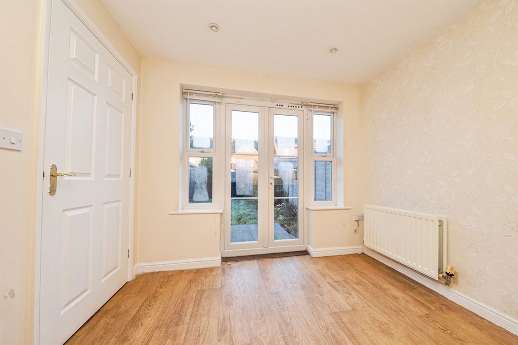 Property photo 3 of 23