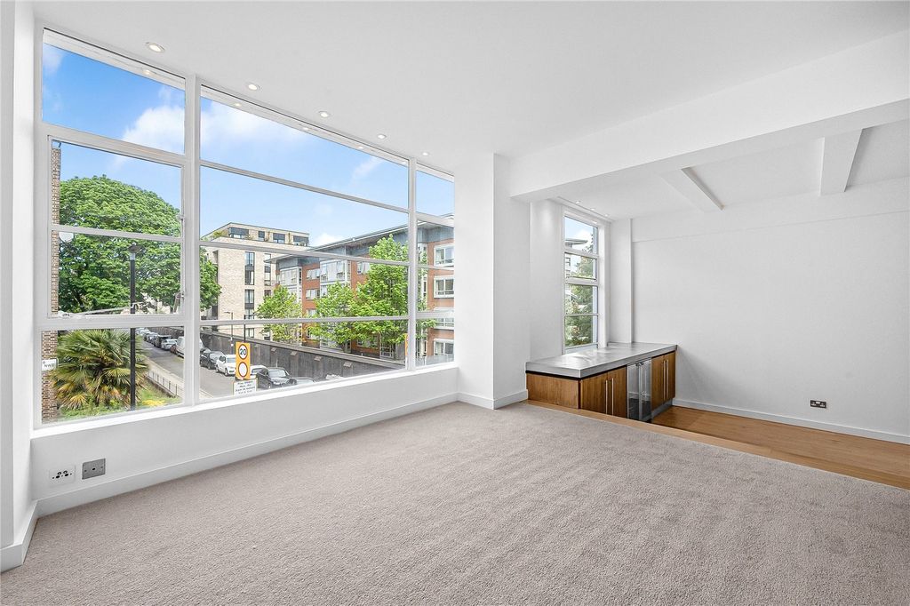 Property photo 2 of 7 Picture No. 15