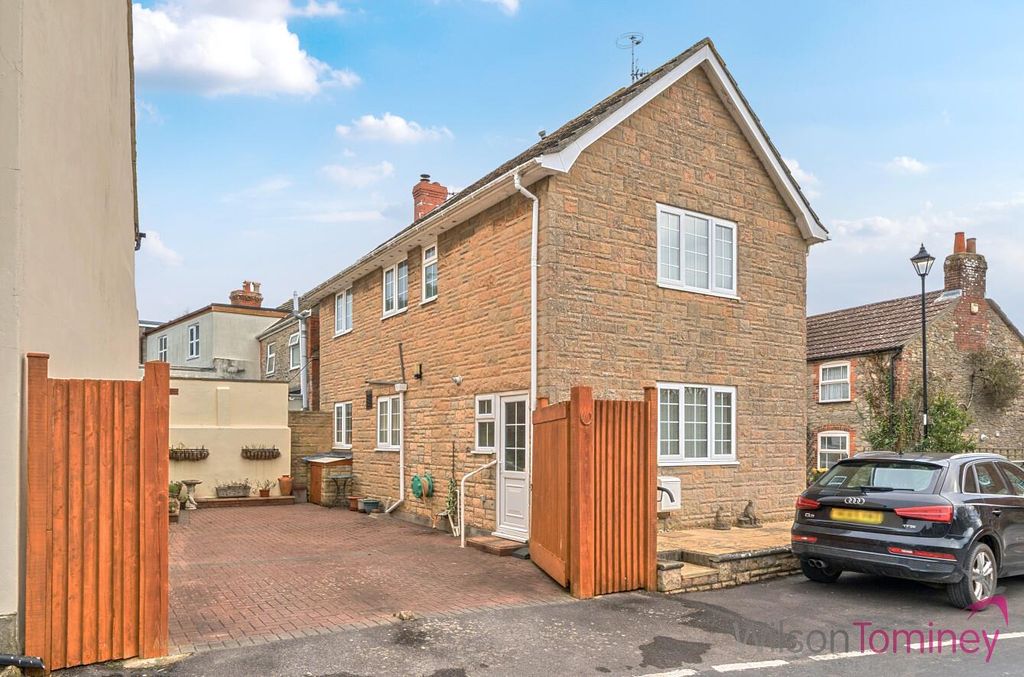 Property photo 3 of 22 82233163-Cca6-429F-9c44-Ea6373d2B81d.Jpg