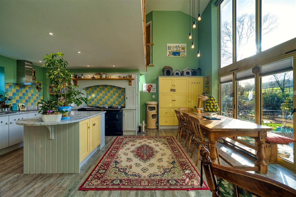 Property photo 3 of 13 Kitchen / Dining Room