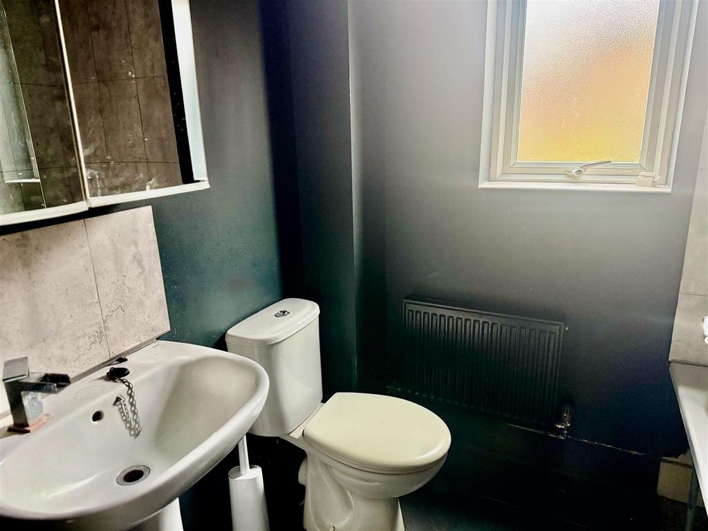 Property photo 2 of 14 Bathroom