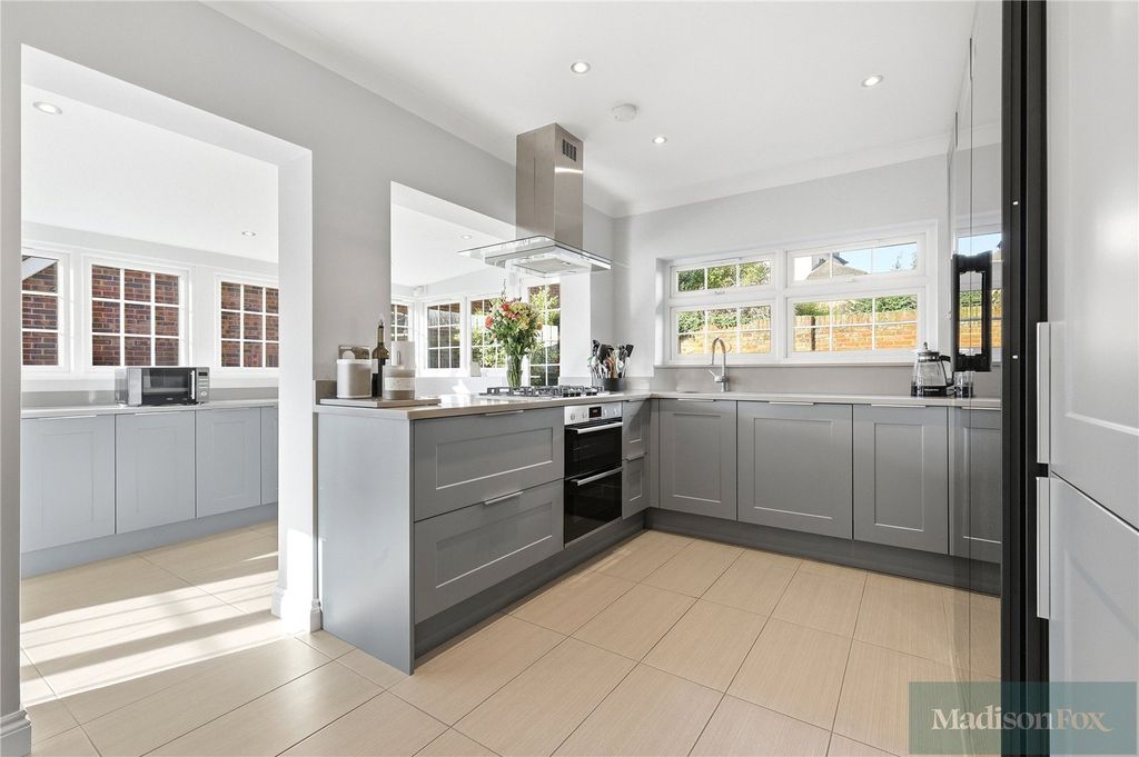 Property photo 2 of 35 Picture No. 13