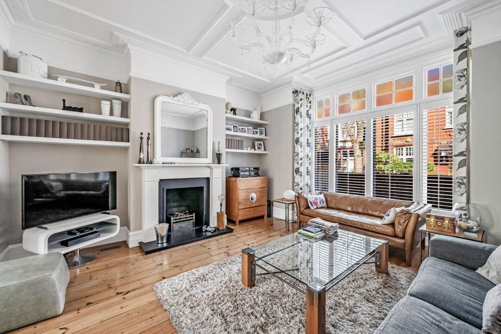 Property photo 3 of 19 19 Gainsborough Road-3.Jpg