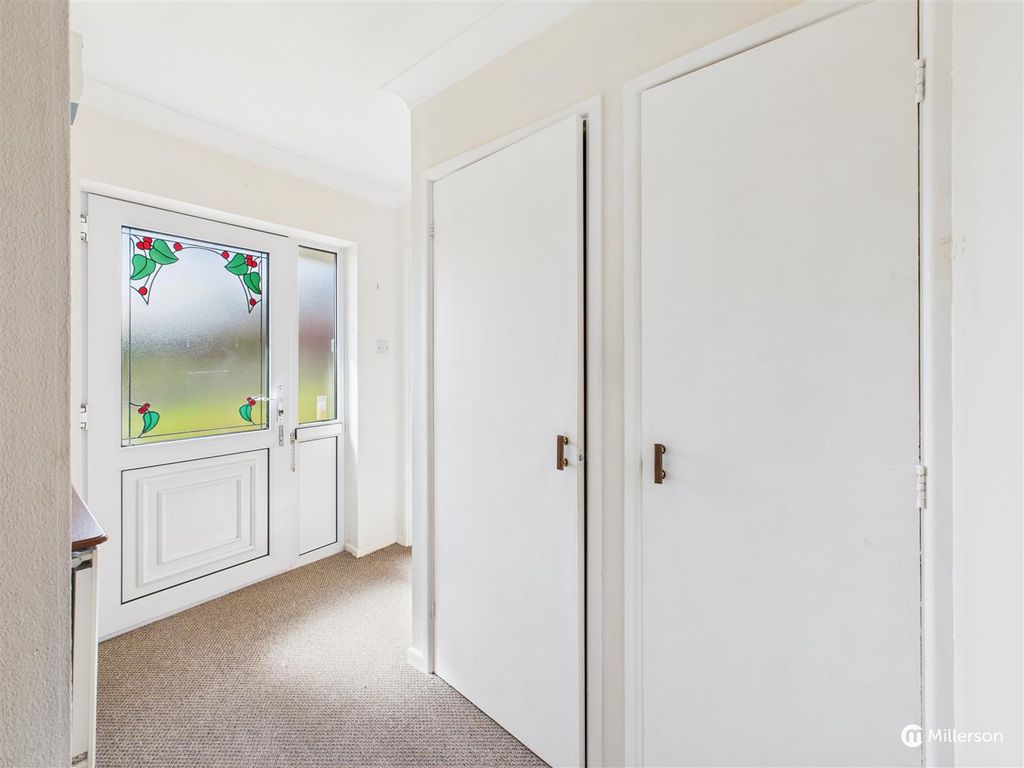 Property photo 2 of 17 Entrance Hallway