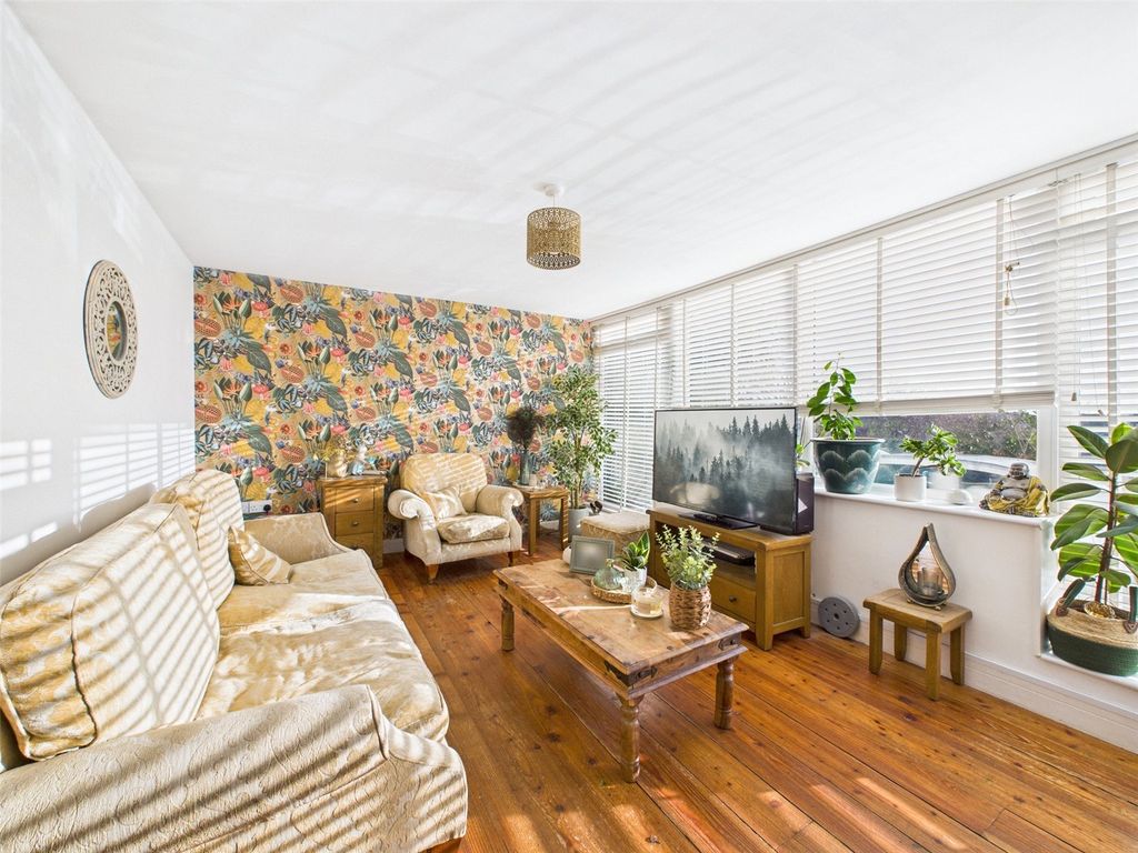 Property photo 3 of 17 Living Room