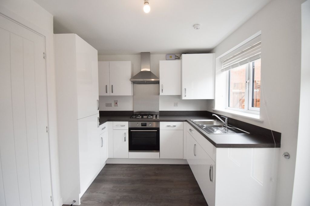 Property photo 2 of 17 Kitchen