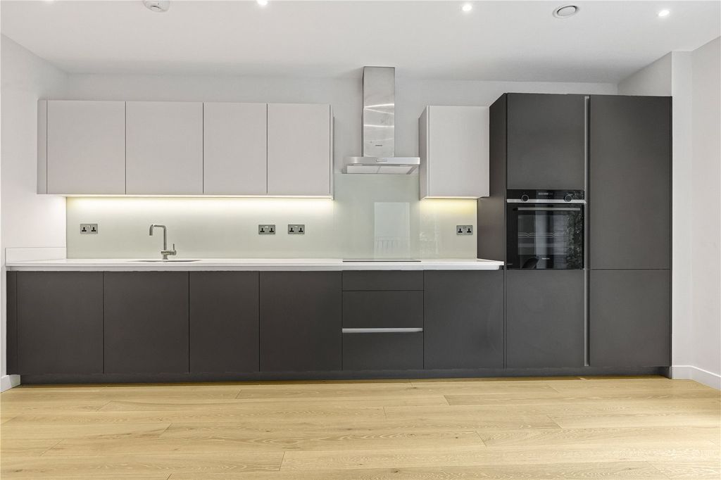 Property photo 2 of 19 Kitchen
