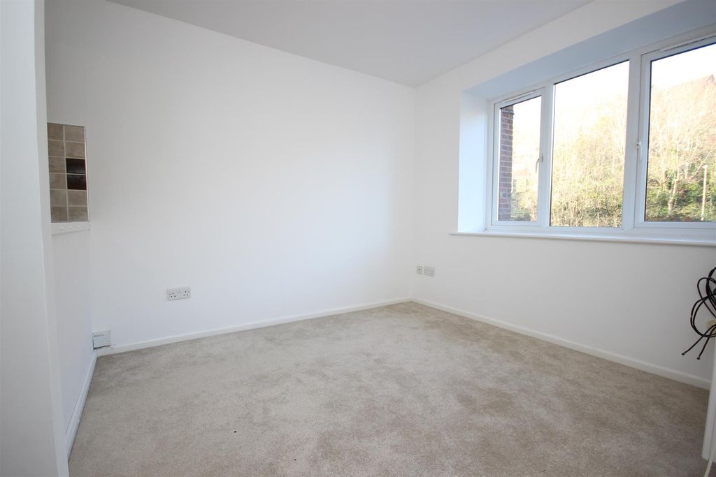 Property photo 3 of 9 Living Area.Jpg