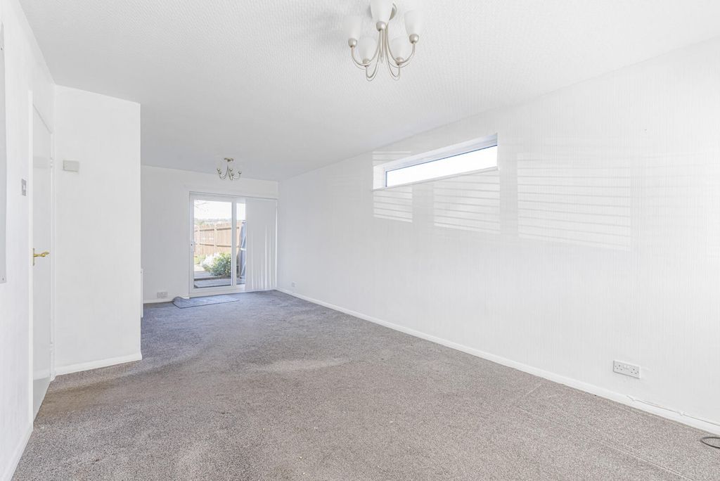 Property photo 3 of 21 Living Room