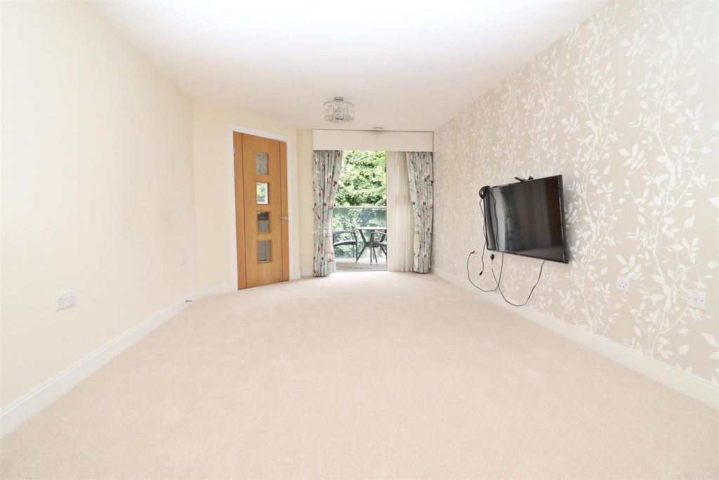 Property photo 2 of 13 Living.Jpg