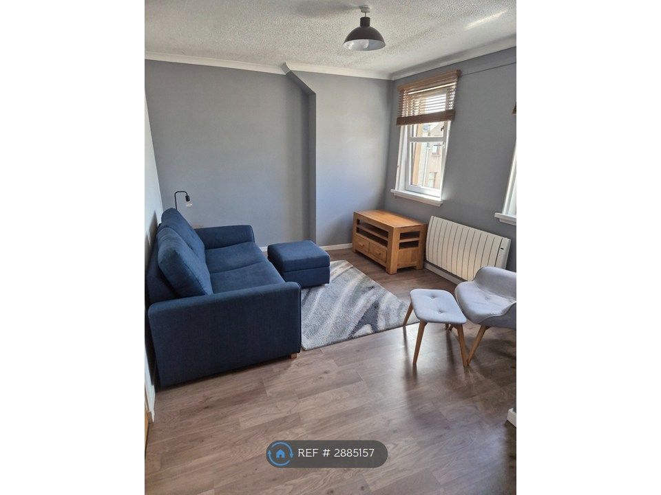 Property photo 1 of 7 Bright And Roomy