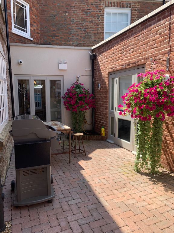 Property photo 3 of 5 Courtyard