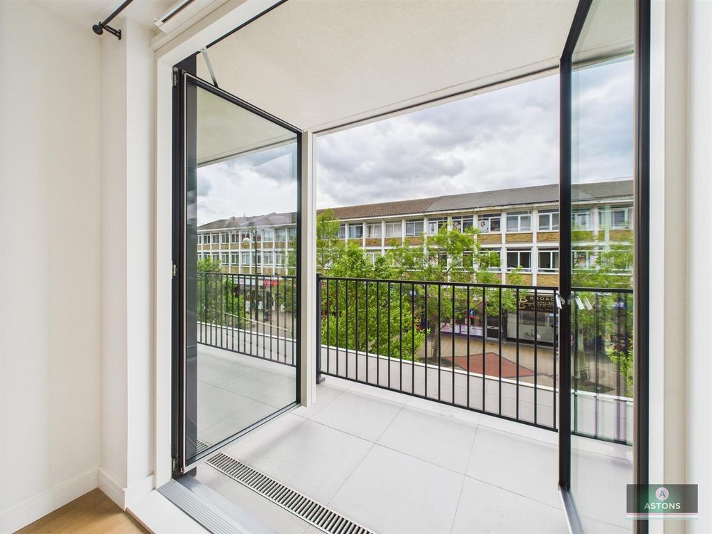 Property photo 2 of 11 Cam02202G0-Pr0615-Still008.Jpg