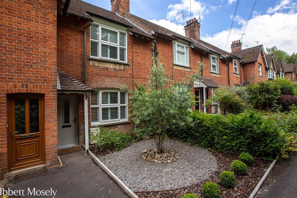 Property photo 1 of 19 20260612-14 Holyoake Terrace-12.Jpg