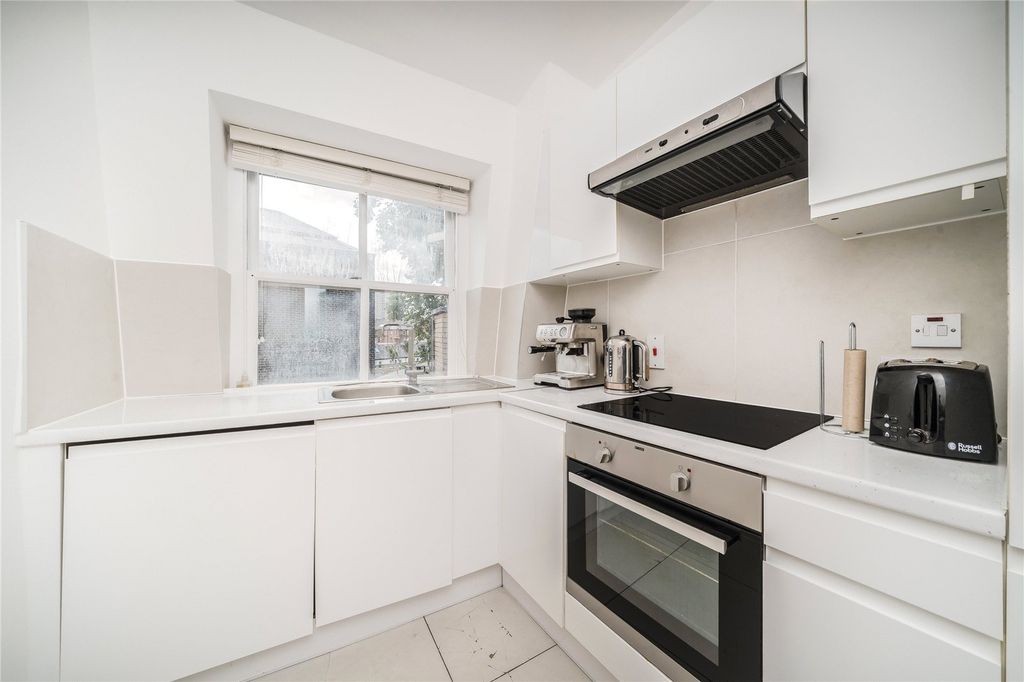 Property photo 3 of 8 Kitchen