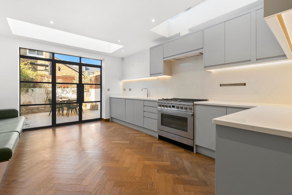 Property photo 2 of 11 Image