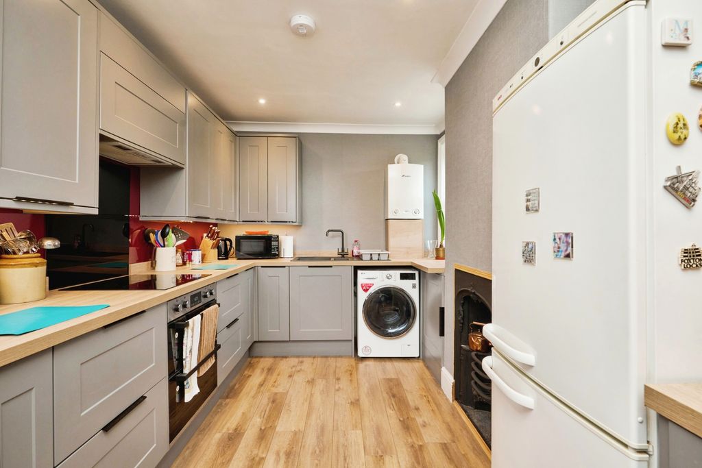 Property photo 2 of 17 Kitchen