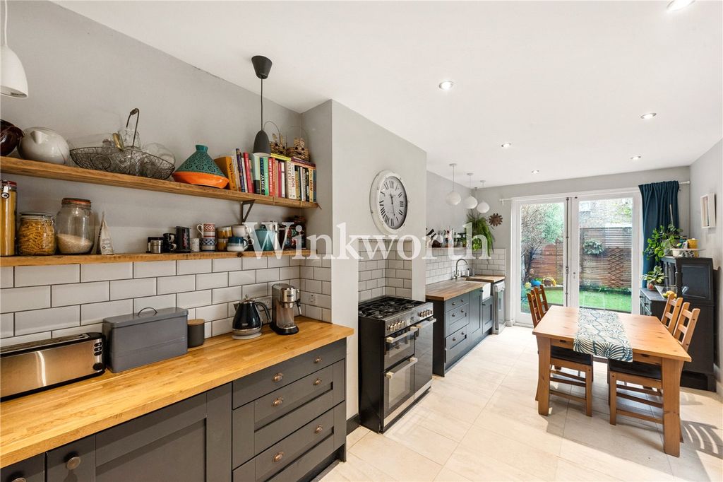 Property photo 3 of 32 Picture No. 46