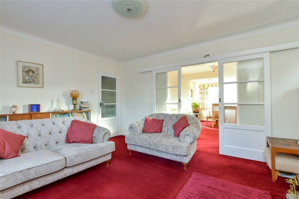 Property photo 3 of 14 Lounge