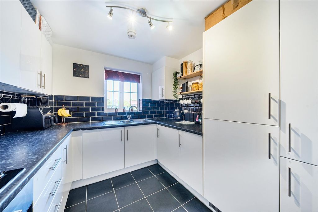 Property photo 2 of 8 Kitchen 2.Jpg