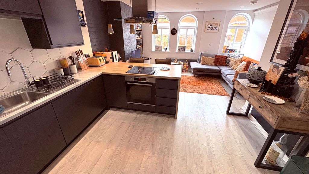 Property photo 2 of 19