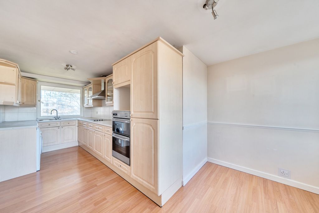 Property photo 1 of 12 1439181-8-69Ceb73...