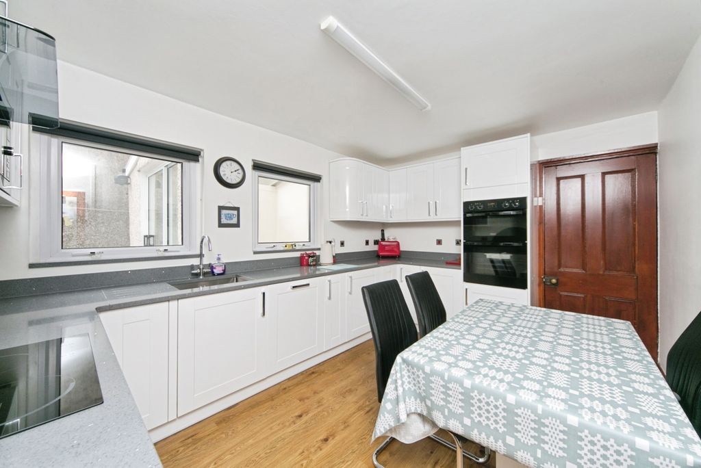 Property photo 2 of 24 Pbox-Img.Jpg