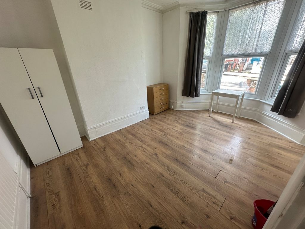 Property photo 2 of 10 Picture No. 23