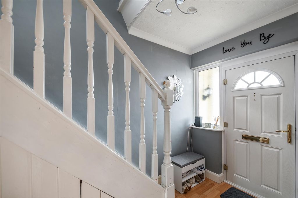 Property photo 2 of 14 19 Prince Albert Square Internals-6.Jpg