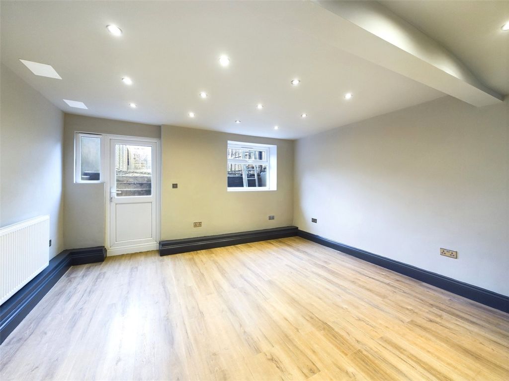 Property photo 3 of 14 Picture No. 06